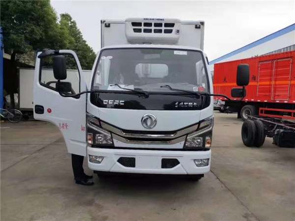  國(guó)六4.2米東風(fēng)多利卡冷藏車