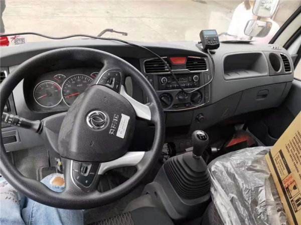  國(guó)六4.2米東風(fēng)多利卡冷藏車