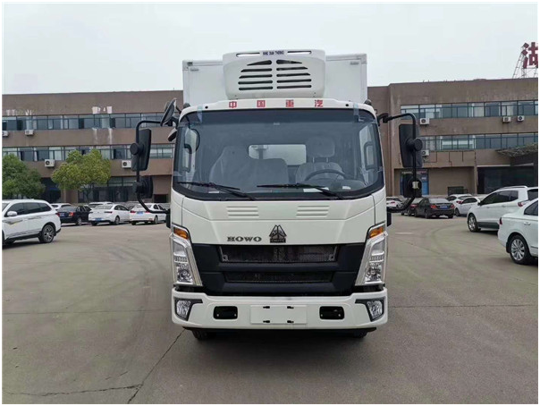 重汽豪沃冷藏車國六