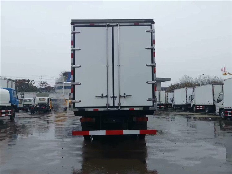 解放J6L 6.8米冷藏車國六