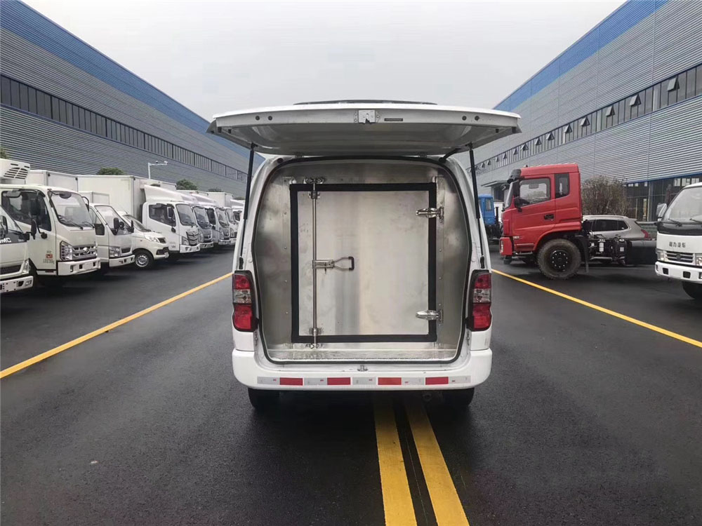 國六·金杯新快運 面包冷藏車