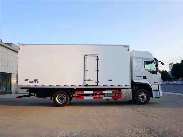 東風(fēng)柳汽6.8米冷藏車-國(guó)六
