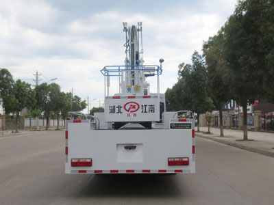 東風D9型24米高空作業(yè)車